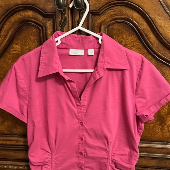 New York & Company Pink Short-Sleeve Button-Front Shirt Size M - Picture 2 of 3